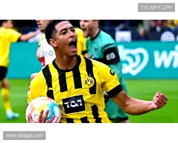 多特高层赛后安慰小贝林厄姆 解围失误成拜仁进球关键转折